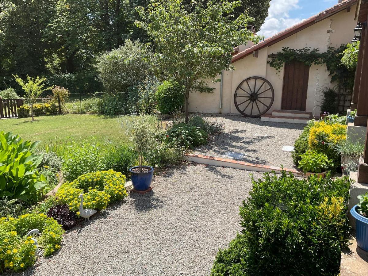 La Grange Terrou Guest House Saint-Germain-de-Confolens Exterior foto