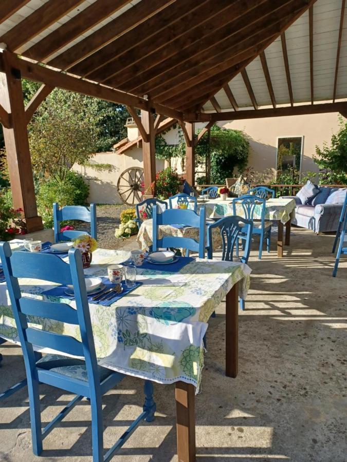 La Grange Terrou Guest House Saint-Germain-de-Confolens Exterior foto