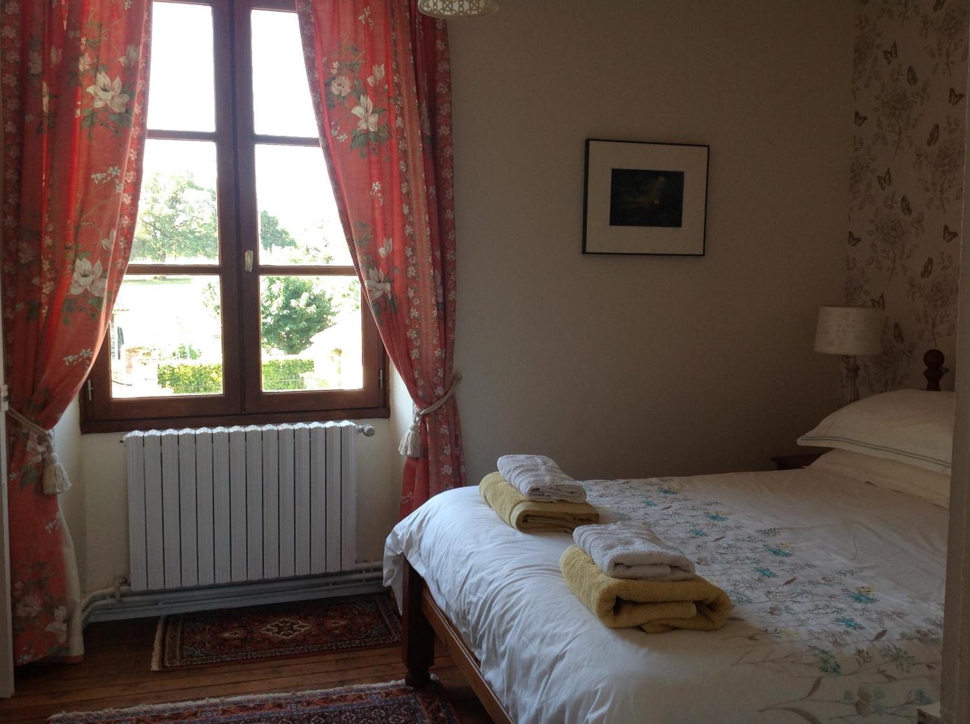 La Grange Terrou Guest House Saint-Germain-de-Confolens Exterior foto