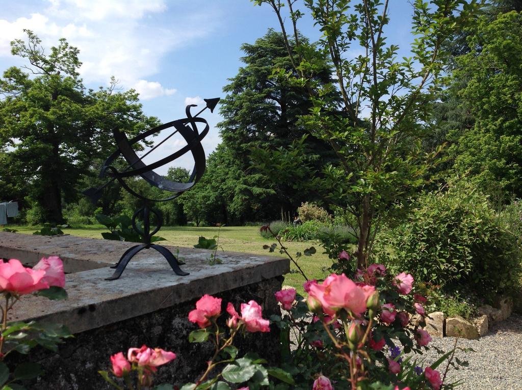 La Grange Terrou Guest House Saint-Germain-de-Confolens Exterior foto