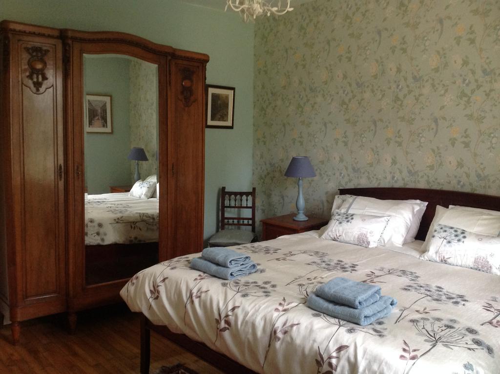La Grange Terrou Guest House Saint-Germain-de-Confolens Exterior foto