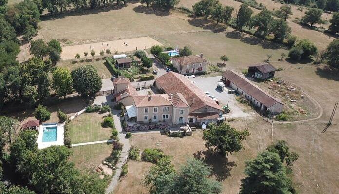 La Grange Terrou Guest House Saint-Germain-de-Confolens Exterior foto
